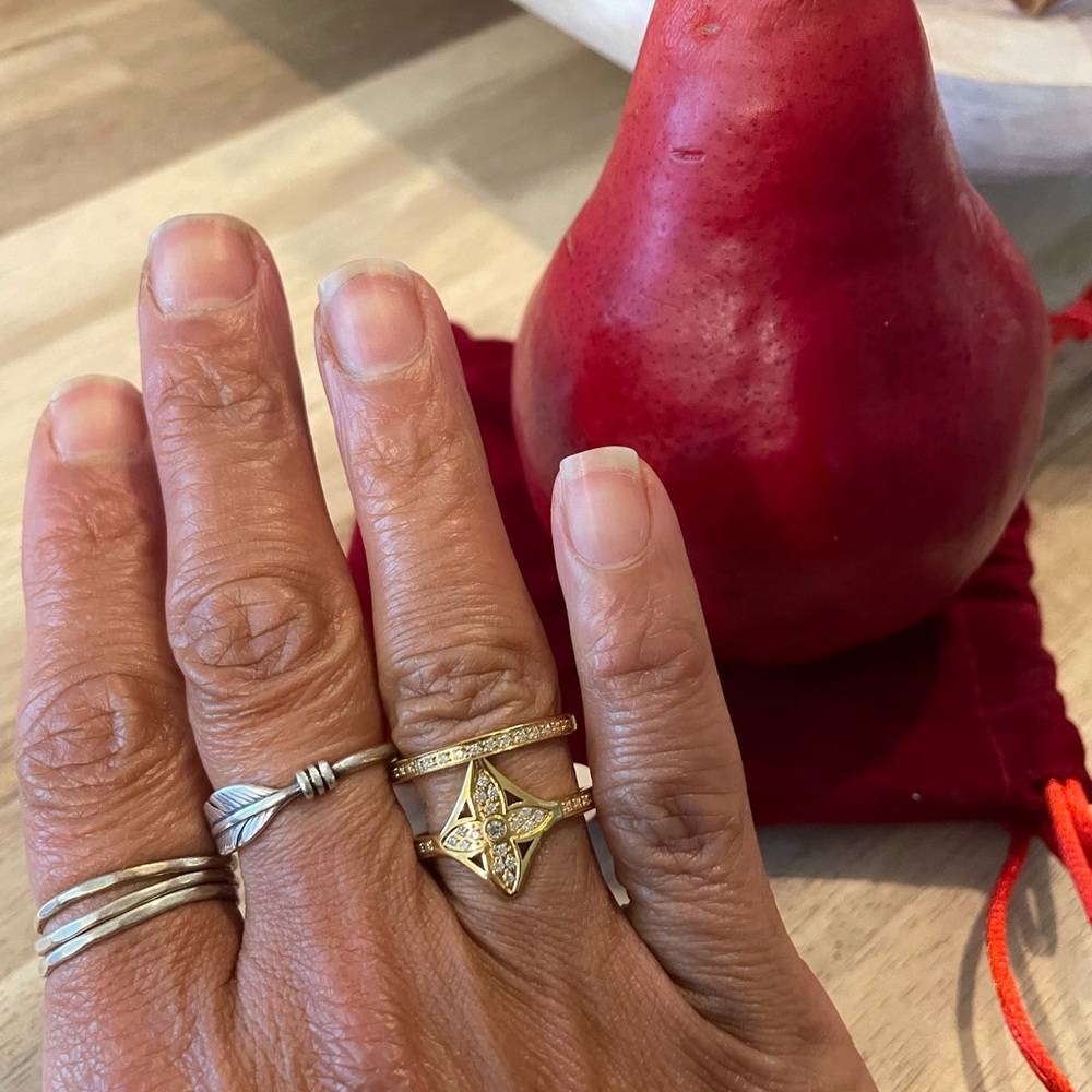 Flower Rhinestone Gold Ring - Picture 3 of 3